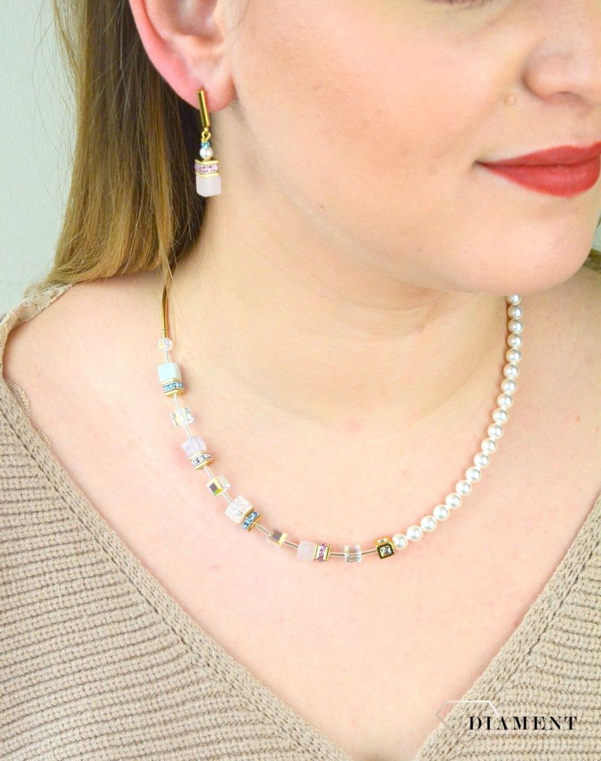 Naszyjnik damski Swarovski Coeur De Lion Perła Swarovskiego® 5086101522. Biżuteria idealna zarówno na eleganckie, jak i niezobowiązujące okazje, wykonana z połyskujących kryształów Swarovski®. Idealny po.jpg