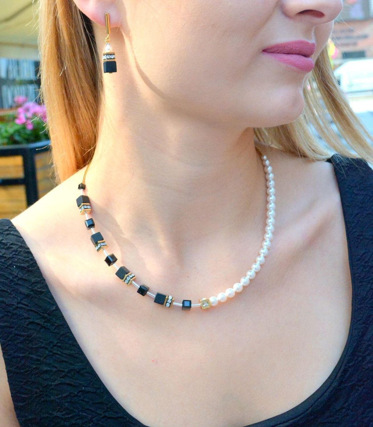 Kolczyki damskie Coeur de Lion GeoCUBE Precious Fusion perły 5086211316. Piękne kolczyki w odcieniach bieli i czerni z kolekcji GeoCUBE® zdobione kryształami Swarovski®, perłą Swarovski® oraz onyksem. Na prezent..jpg