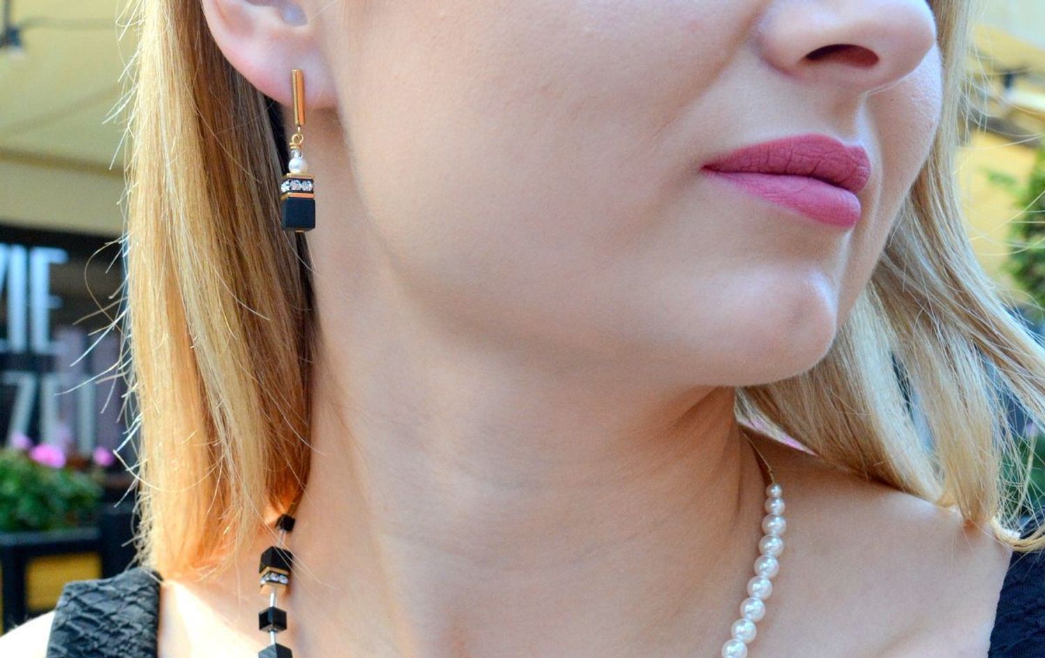 Kolczyki damskie Coeur de Lion GeoCUBE Precious Fusion perły 5086211316. Piękne kolczyki w odcieniach bieli i czerni z kolekcji GeoCUBE® zdobione kryształami Swarovski®, perłą Swarovski® oraz onyksem. Na prezent..jpg