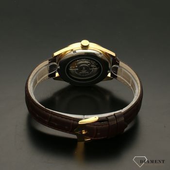 Zegarek męski z klasyczna okrągłą tarczą w jasnym kolorze z indeksami i wskazówkami w kolorze złotym. Zegarek męski to świetny pomysł na prezent.  (4).jpg