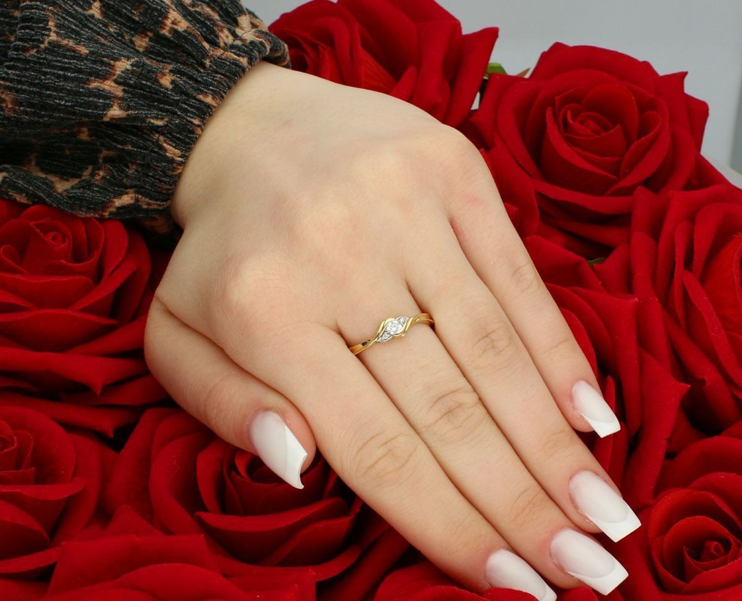 Pierścionek złoty DIAMENT 585, 'Przeplatane uczucia' rozmiar 19 Au.jpg