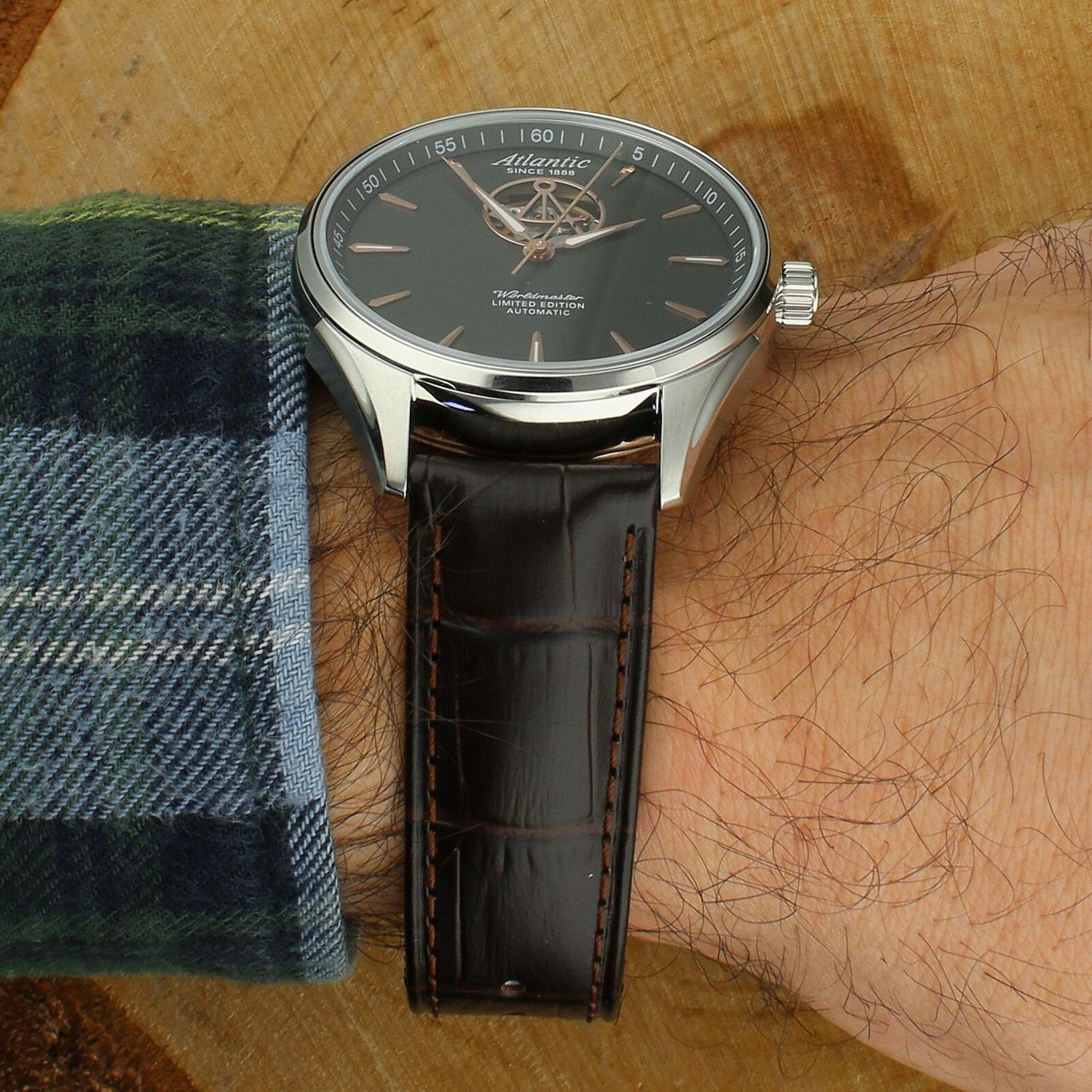 Atlantic 52780.41.41R Worldmaster Open Heart Limited Edition z mechanizmem automatycznym Sellita SW200-1 (26 kamieni), rezerwą chodu 38h i stop sekundą. Stalowa koperta 42 mm, szara tarcza open heart, wodoszczelność 50 m1.jpg