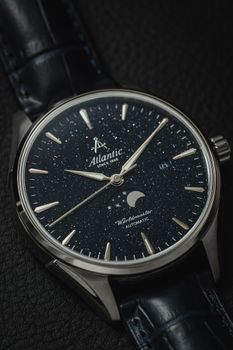 Zegarek Atlantic Worldmaster Nightsky Moonphase Blue Aventurine 52783.41.91 – męski zegarek automatyczny Swiss Made z tarczą Aventurine (2).jpg