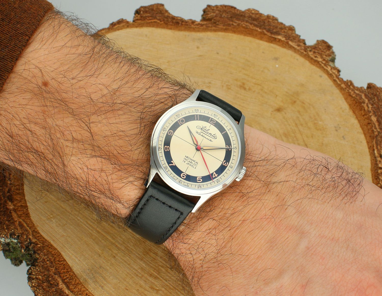 Atlantic Worldmaster Incabloc Mechanical 53680.41.93 męskie zegarek o mistrzowskiej klasie Mechanizm z ręcznym naciągiem w zegarkach Atlantic łączy w sobie elegancję i funkcjonalność.1.jpg