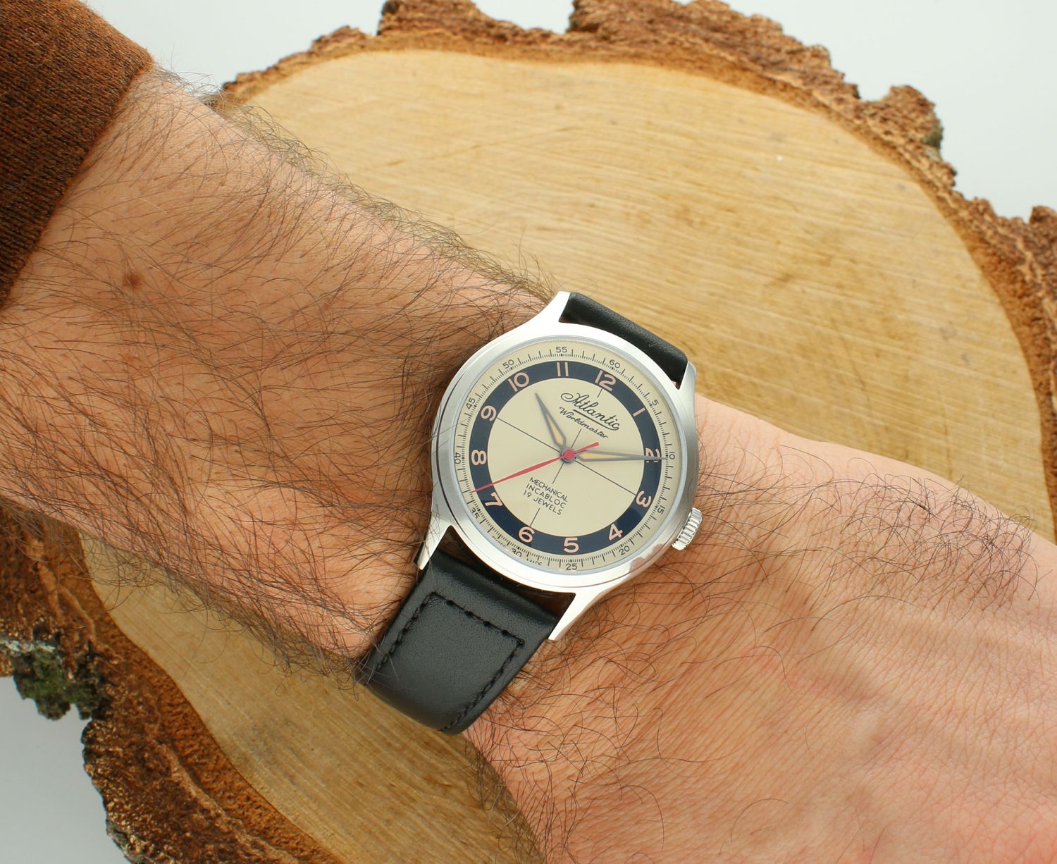 Atlantic Worldmaster Incabloc Mechanical 53680.41.93 męskie zegarek o mistrzowskiej klasie Mechanizm z ręcznym naciągiem w zegarkach Atlantic łączy w sobie elegancję i funkcjonalność.1.jpg