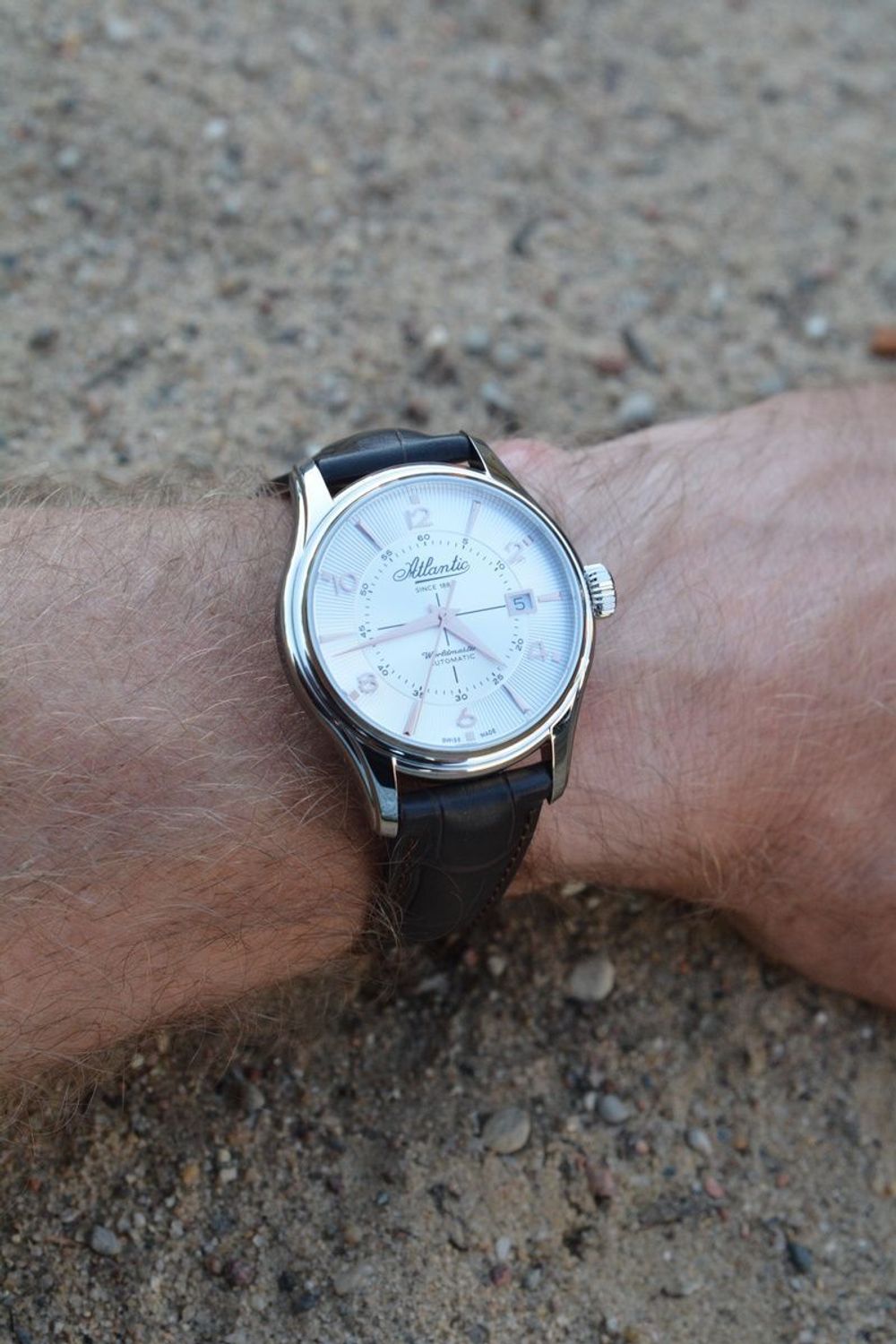 Zegarek Atlantic Worldmaster Automatic - męski 55750.41.25R. Biała kolorystyka przecięta elementami srebra to wyróżnik męskiego modelu z serii Worldmaster - Atlantic 55750.41.95R..webp