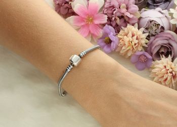 Oksydowana bransoletka damska typu Pandora ze srebra próby 925. Gładkie zapięcie na zatrzask, długość 18 cm. Idealna baza do charmsów – klasyka w najlepszym wydaniu.2.jpg