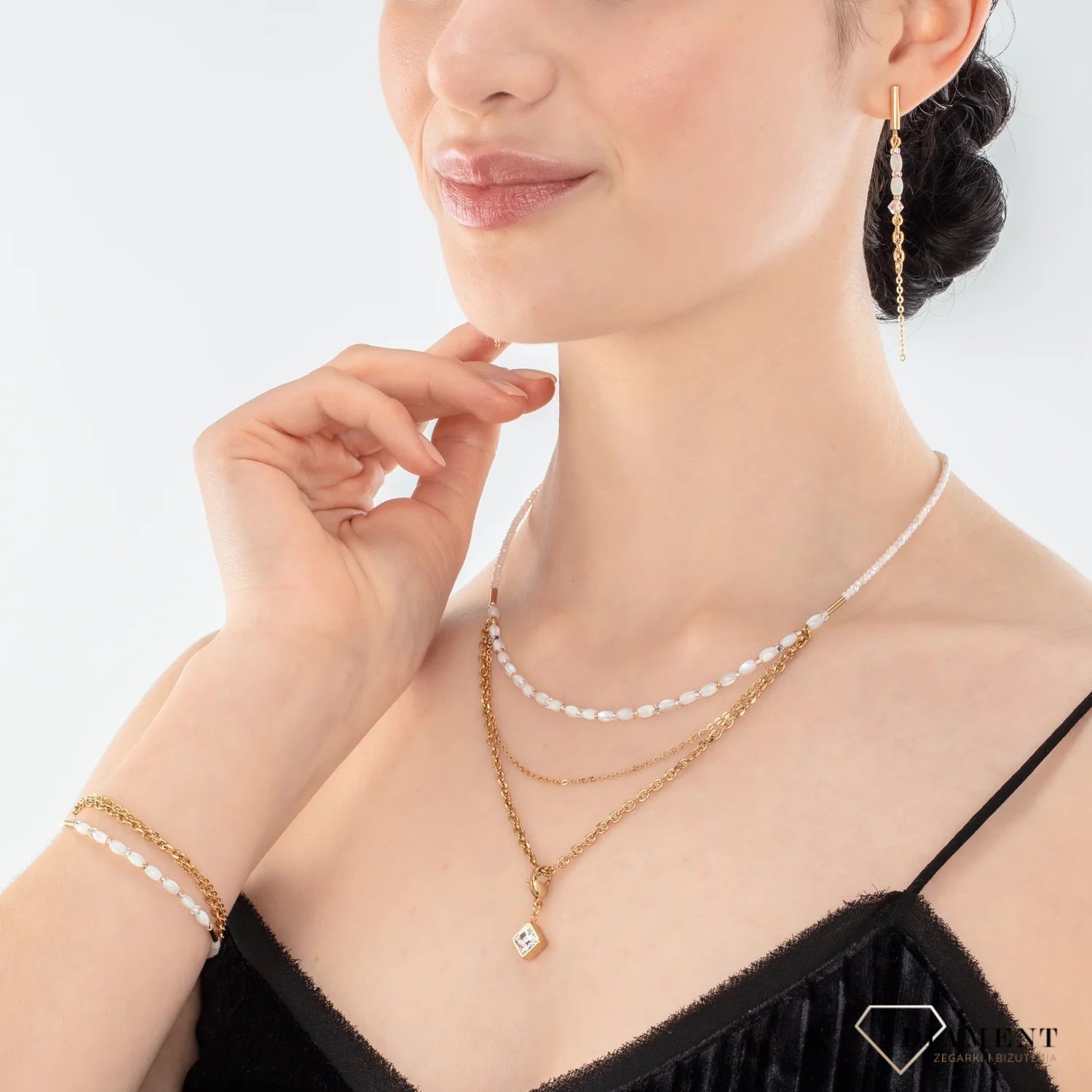 Naszyjnik damski Swarovski Coeur De Lion perła 6005101416. potrójny naszyjnik.  Biżuteria idealna zarówno na eleganckie, jak i niezobowiązujące okazje, naszyjnik  z połyskujących kryształów Swarovski i kamieni9.jpg