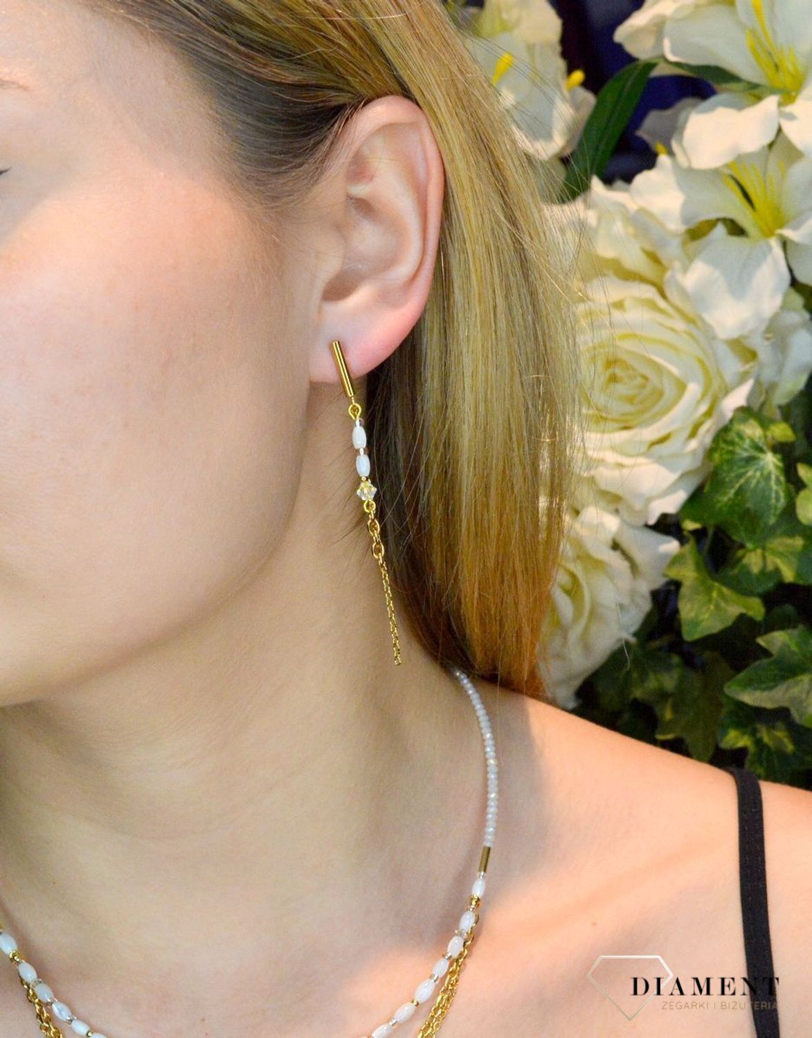 Kolczyki damskie Swarovski Coeur De Lion perły 6005211416. Piękne kolczyki w odcieniach bieli zdobione kryształami Swarovski. Biżuteria idealna zarówno na eleganckie, jak i niezobowiązujące okazje. Darmowa do1.jpg