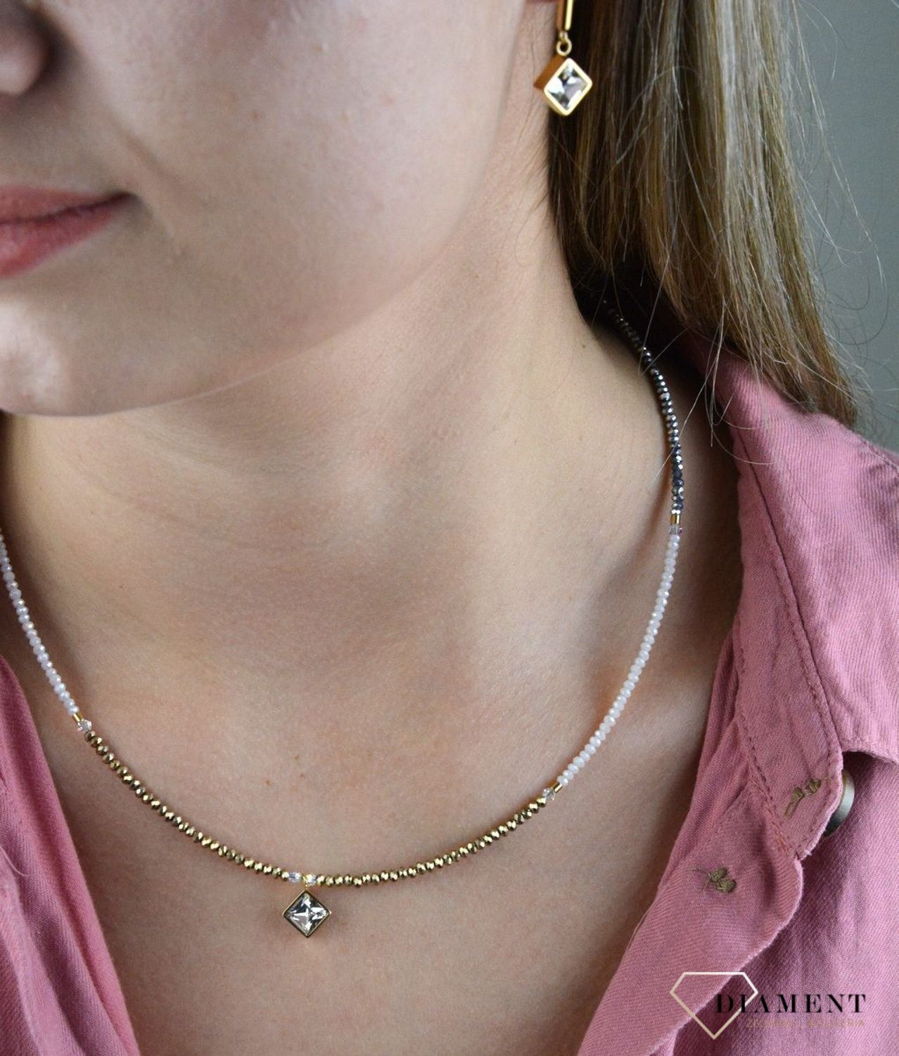 Naszyjnik damski Swarovski Coeur De Lion kryształowe złoto 6006101816. Naszyjnik damska Swarovski Coeur De Lion ponadczasowy piękny naszyjnik z kolekcji GeoCUBE® zdobiony  kryształami Swarovski® i szkłem rzeźbi (4).JPG