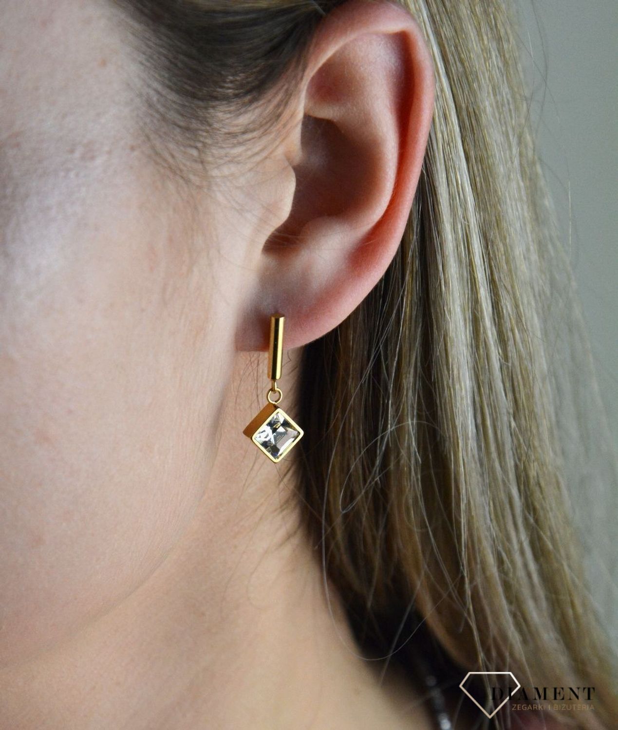 Kolczyki pozłacane wiszące Coeur de Lion z kryształami Swarovski 6006211816. Miłośniczki biżuterii pokochają te wspaniałe kolczyki z nutką ekstrawagancji. Piękne owalne kolczyki z połyskujących kryształków w bi.jpg