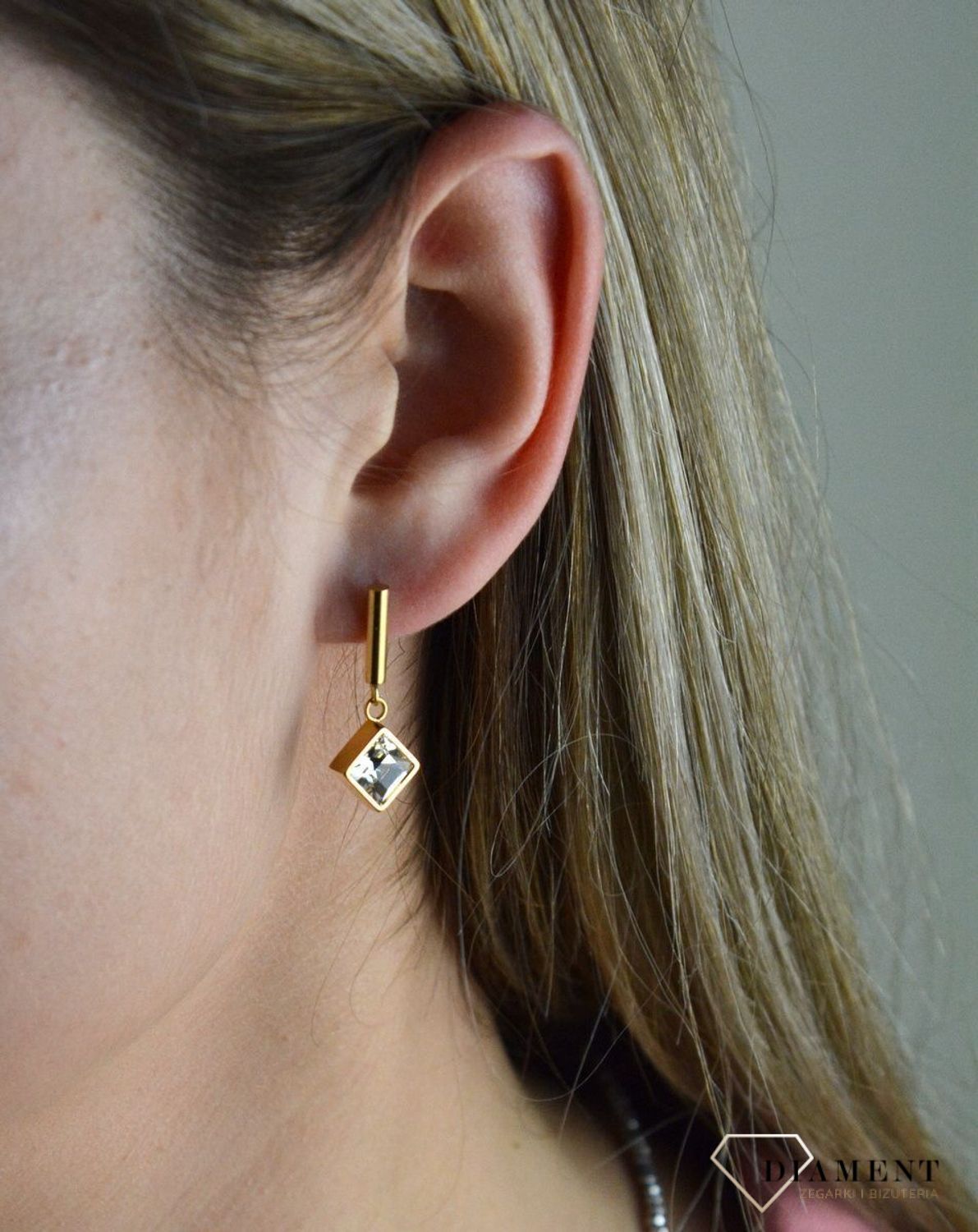 Kolczyki pozłacane wiszące Coeur de Lion z kryształami Swarovski 6006211816. Miłośniczki biżuterii pokochają te wspaniałe kolczyki z nutką ekstrawagancji. Piękne owalne kolczyki z połyskujących kryształków w bi.jpg