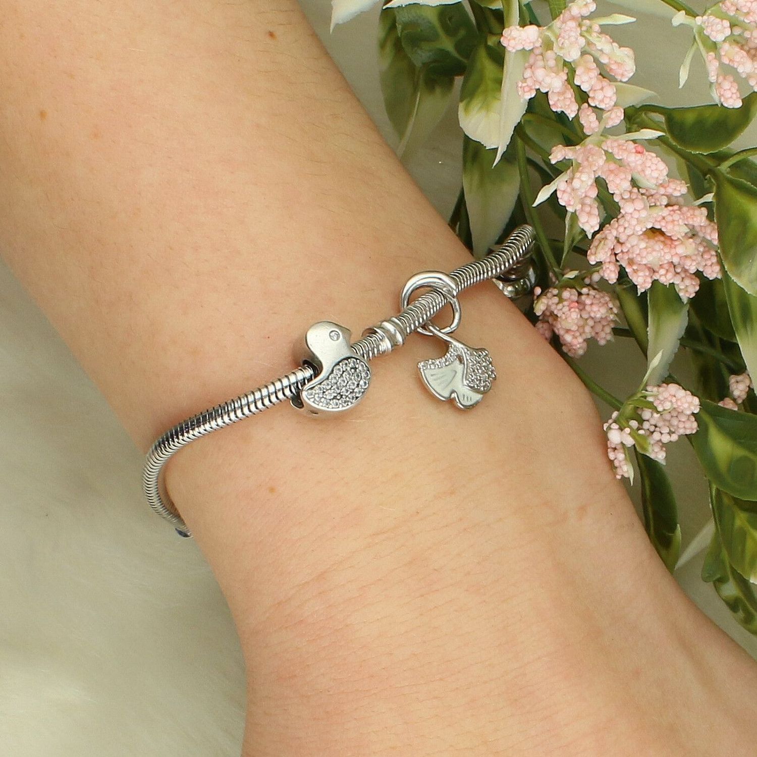 Srebrny charms 925 do Pandora – kaczuszka z białą cyrkonią (2).jpg