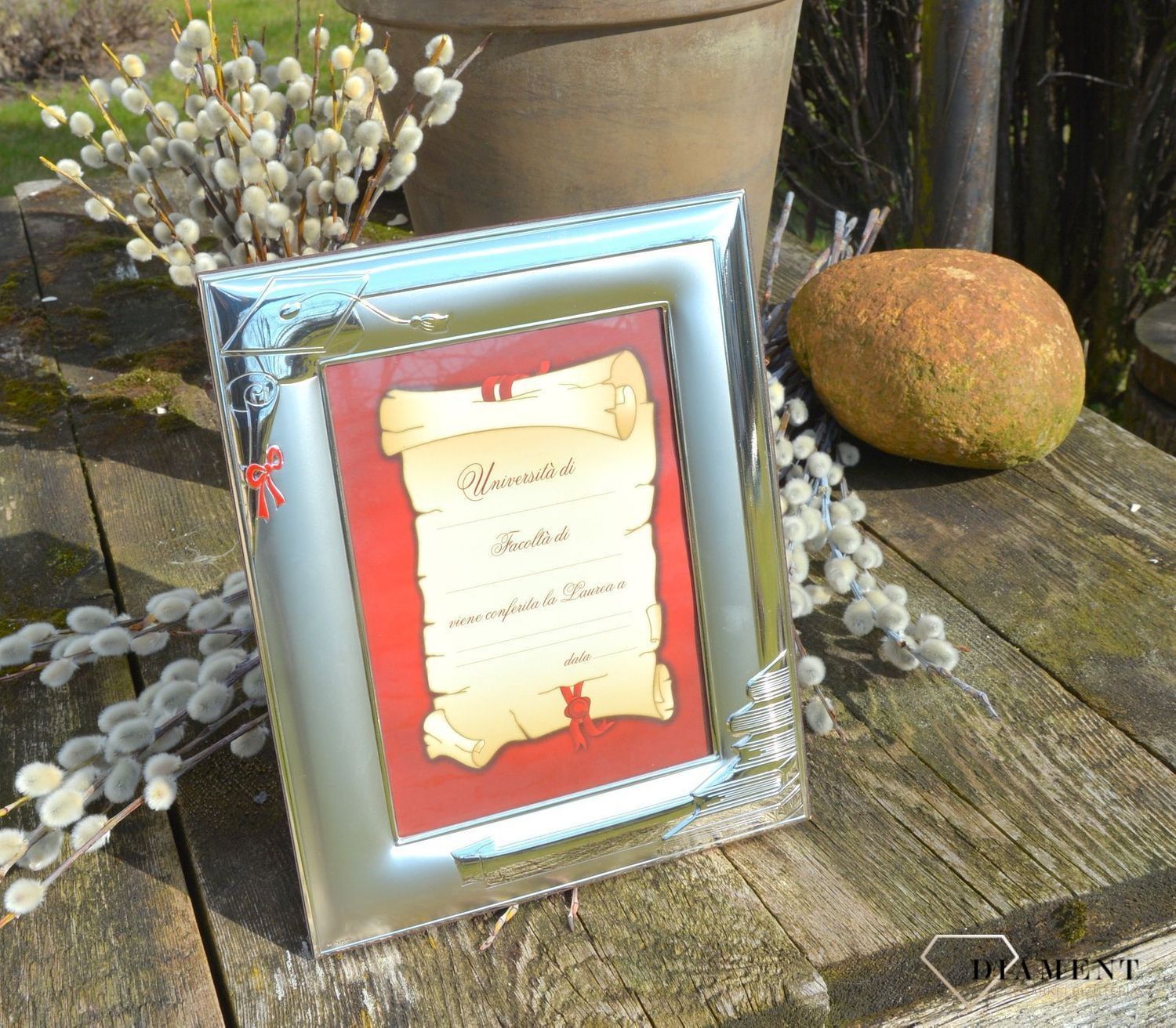 Stylowa, włoska, srebrna ramka na zdjęcia utrzymana w nowoczesnym stylu. Doskonały prezent dla bliskiej osoby z okazji ukończenia szkoły czy studiów (2).JPG