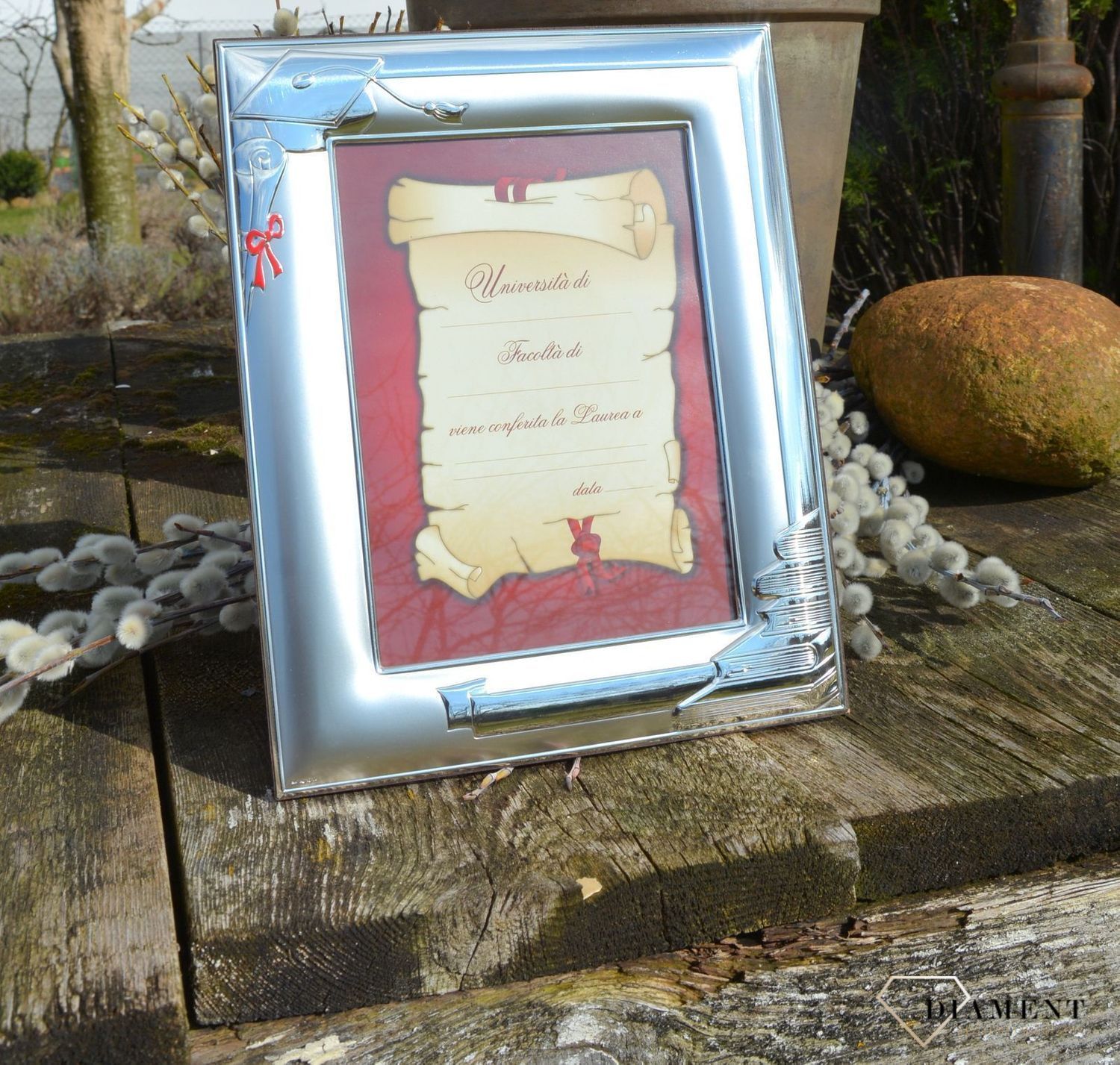 Stylowa, włoska, srebrna ramka na zdjęcia utrzymana w nowoczesnym stylu. Doskonały prezent dla bliskiej osoby z okazji ukończenia szkoły czy studiów (2).JPG