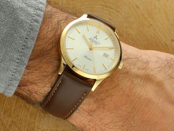 Elegancki zegarek męski Atlantic Sealine 62341.45.31 z kwarcowym mechanizmem, złotą kopertą, szafirowym szkłem i brązowym paskiem ze skóry.!44.jpg