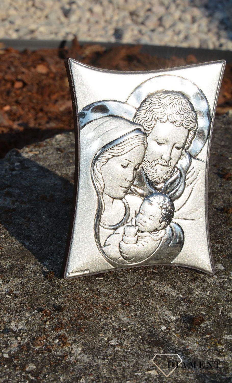 Srebrny obrazek ukazujący Świętą Rodzinę to niezwykle piękny drobiazg, który sprawi, że jego właściciel zaprosi do swojego domu radość i przepełni wnętrze najpiękniejszymi uczuciami (1).JPG