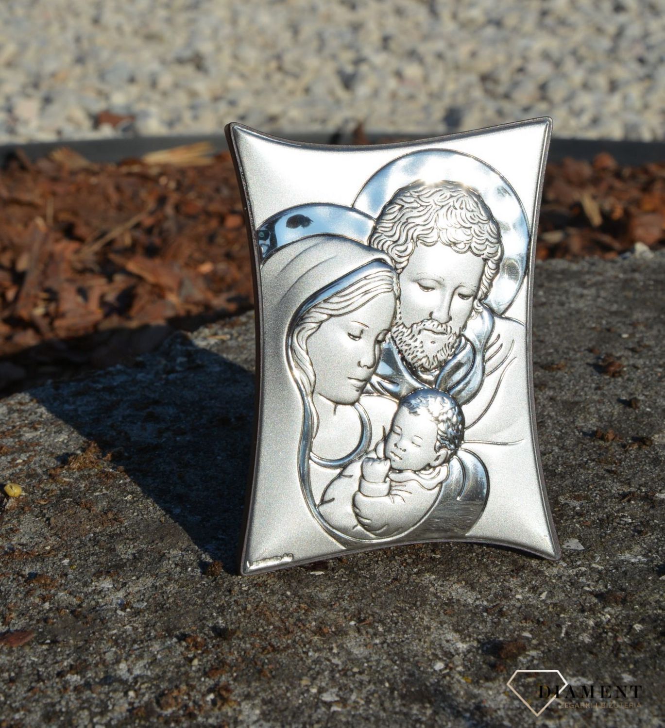 Srebrny obrazek ukazujący Świętą Rodzinę to niezwykle piękny drobiazg, który sprawi, że jego właściciel zaprosi do swojego domu radość i przepełni wnętrze najpiękniejszymi uczuciami (1).JPG