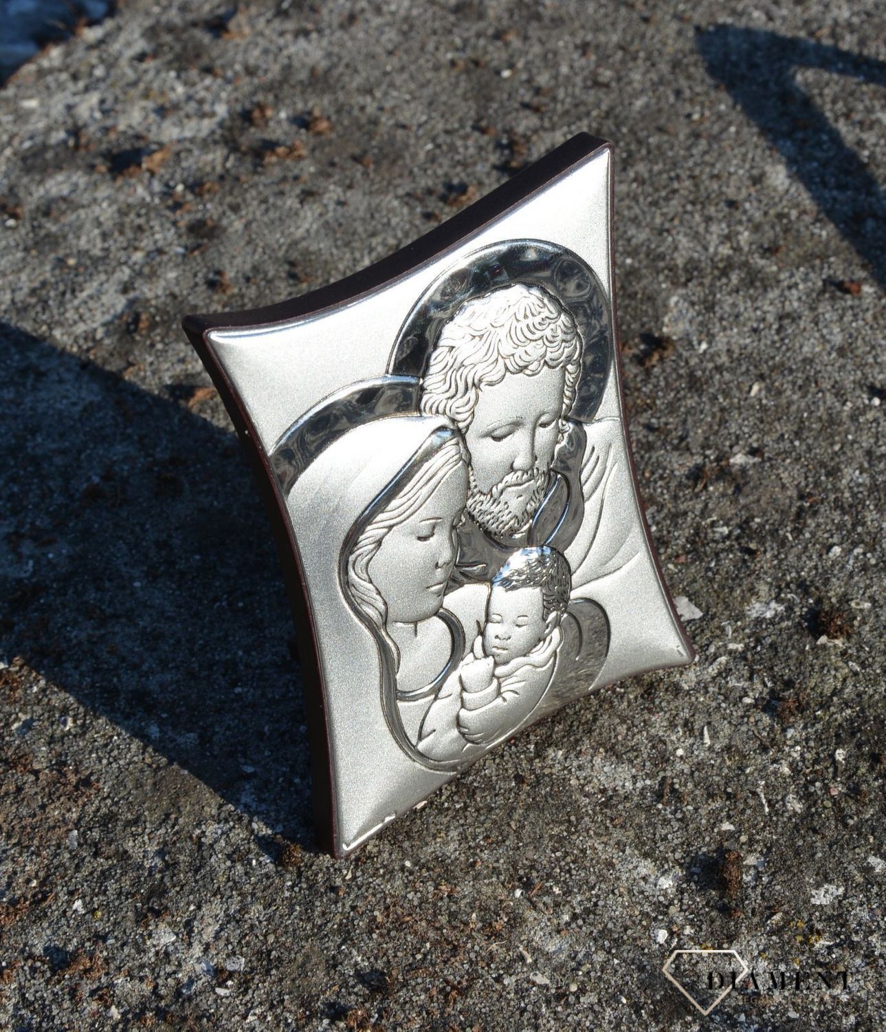 Srebrny obrazek ukazujący Świętą Rodzinę to niezwykle piękny drobiazg, który sprawi, że jego właściciel zaprosi do swojego domu radość i przepełni wnętrze najpiękniejszymi uczuciami (1).JPG