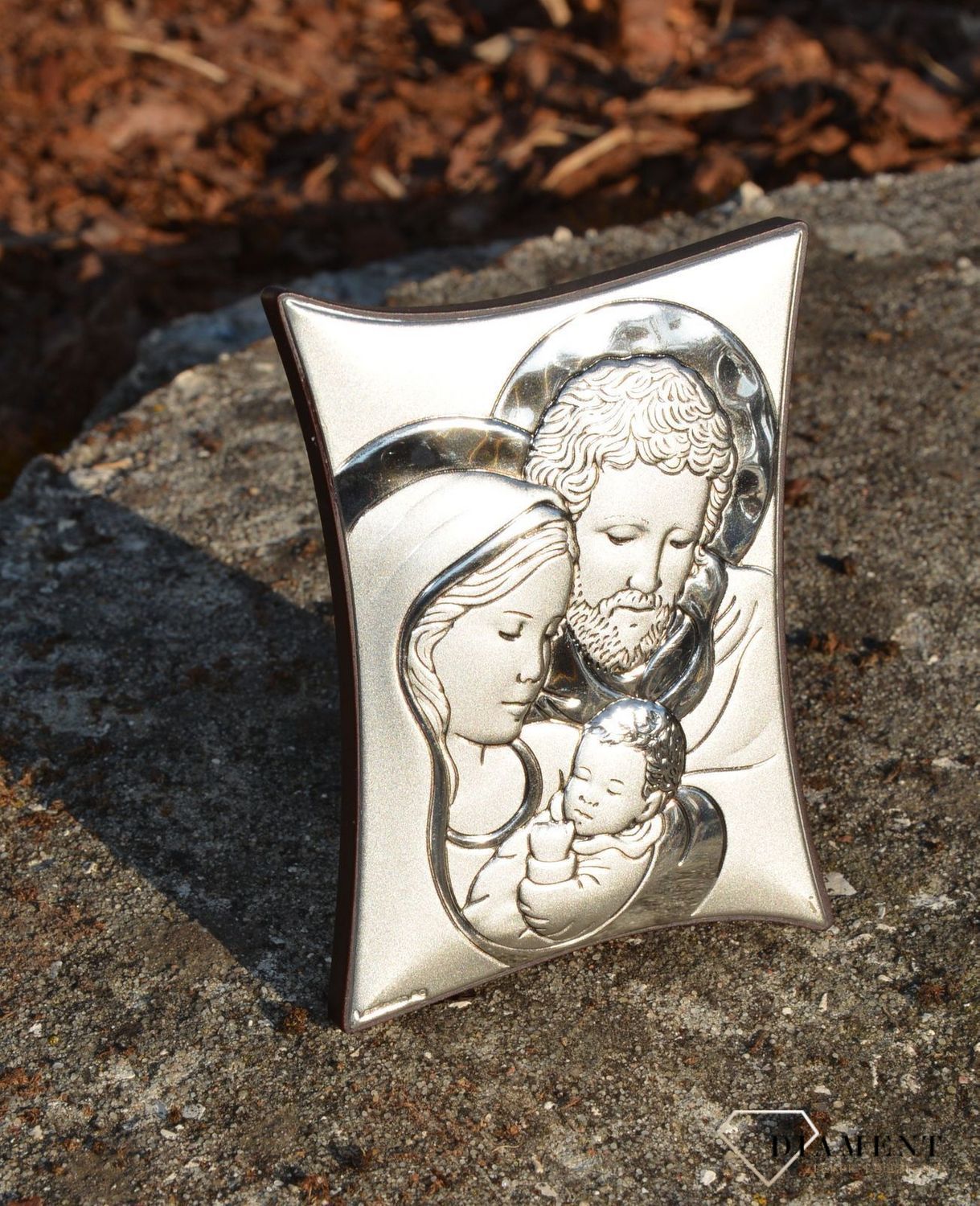 Srebrny obrazek ukazujący Świętą Rodzinę to niezwykle piękny drobiazg, który sprawi, że jego właściciel zaprosi do swojego domu radość i przepełni wnętrze najpiękniejszymi uczuciami (1).JPG