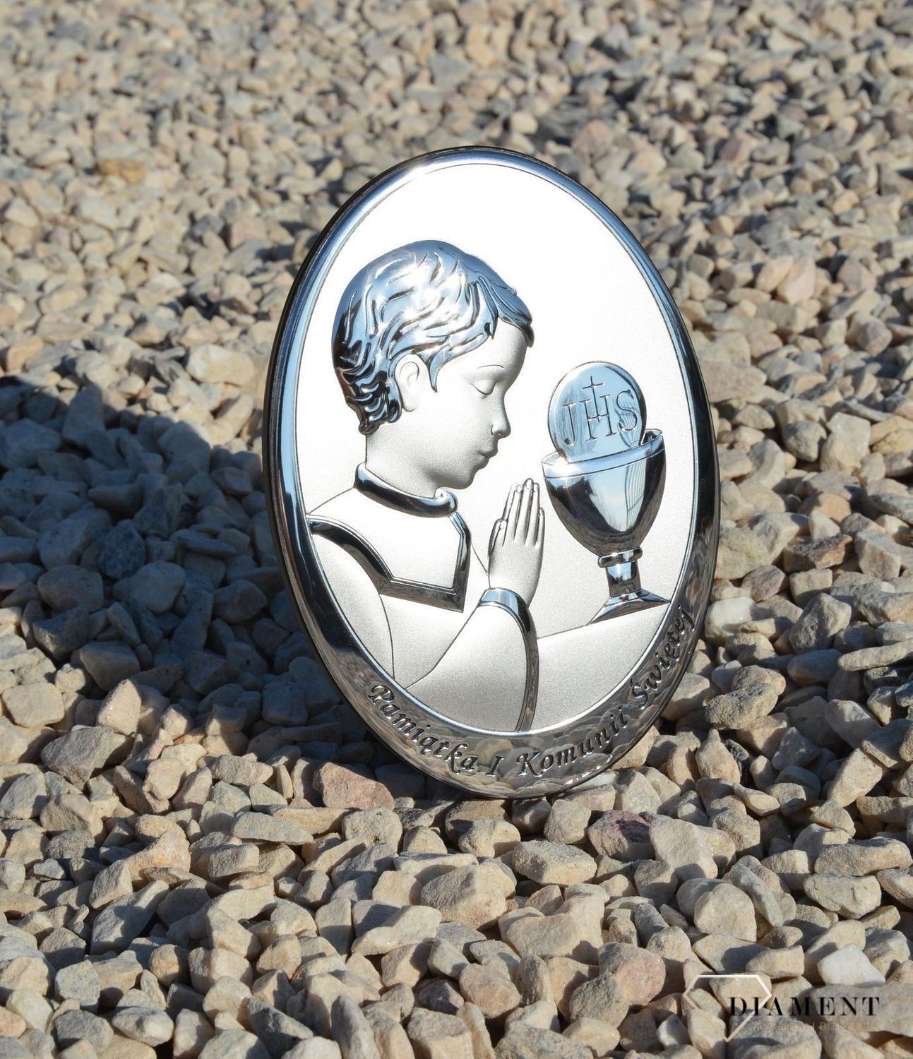 Obrazek srebrny z wizerunkiem chłopca pochylającego się nad kielichem to doskonała pamiątka Pierwszej Komunii Świętej. Wyjątkowa ozdoba dziecięcego pokoju (4).JPG