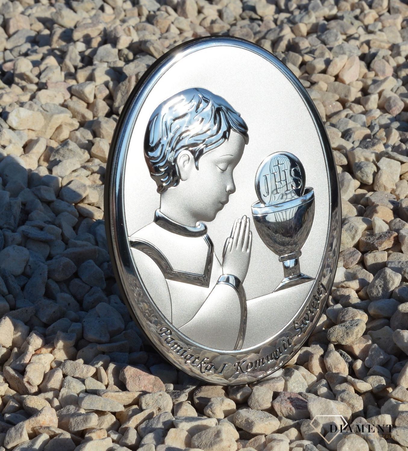 Obrazek srebrny z wizerunkiem chłopca pochylającego się nad kielichem to doskonała pamiątka Pierwszej Komunii Świętej. Wyjątkowa ozdoba dziecięcego pokoju (4).JPG