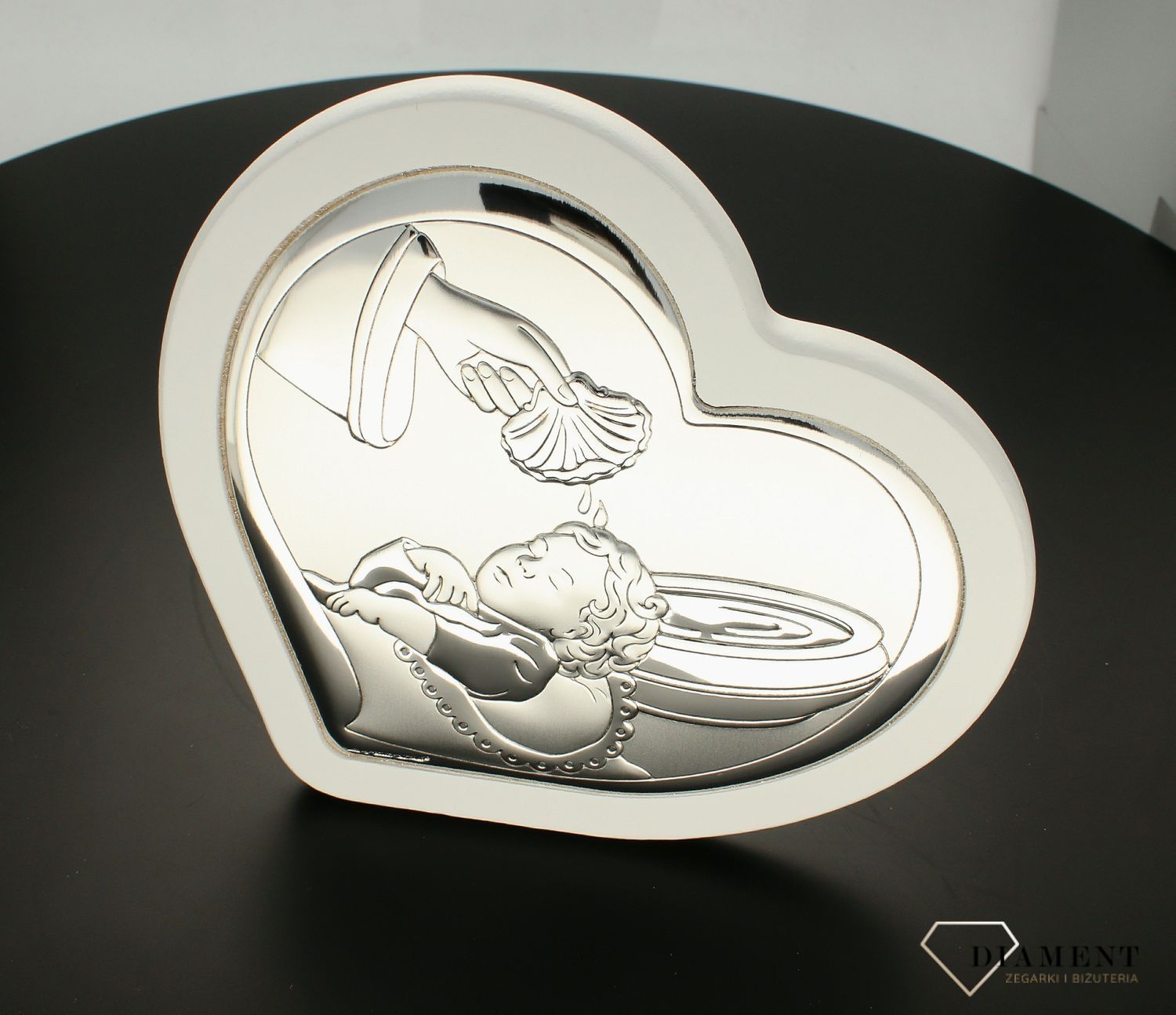 Obrazek srebrny w pięknej oprawie ( drewno barwione na biało) w formie serca symbolizujący Sakrament Chrztu Świętego. Idealna pamiątka dla małego chrześcijanina (2).jpg