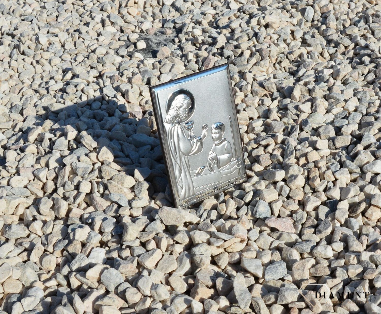 Obrazek srebrny z wizerunkiem Jezusa Chrystusa, który udziela Komunii Św. chłopcu. To doskonała pamiątka tego ważnego wydarzenia (3).JPG