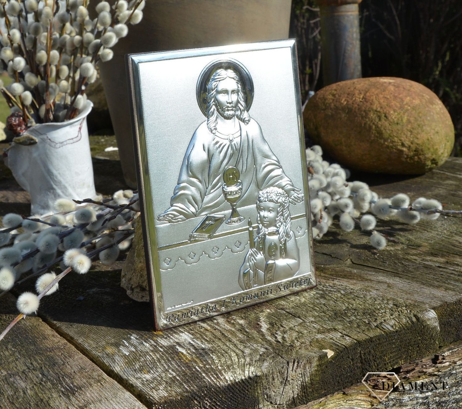 Obrazek srebrny z wizerunkiem Jezusa Chrystusa, który udziela Komunii Św. dziewczynce. To doskonała pamiątka tego ważnego wydarzenia, która odda piękno tego sakramentu (3).JPG