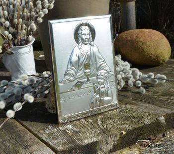 Obrazek srebrny z wizerunkiem Jezusa Chrystusa, który udziela Komunii Św. dziewczynce. To doskonała pamiątka tego ważnego wydarzenia, która odda piękno tego sakramentu (2).JPG