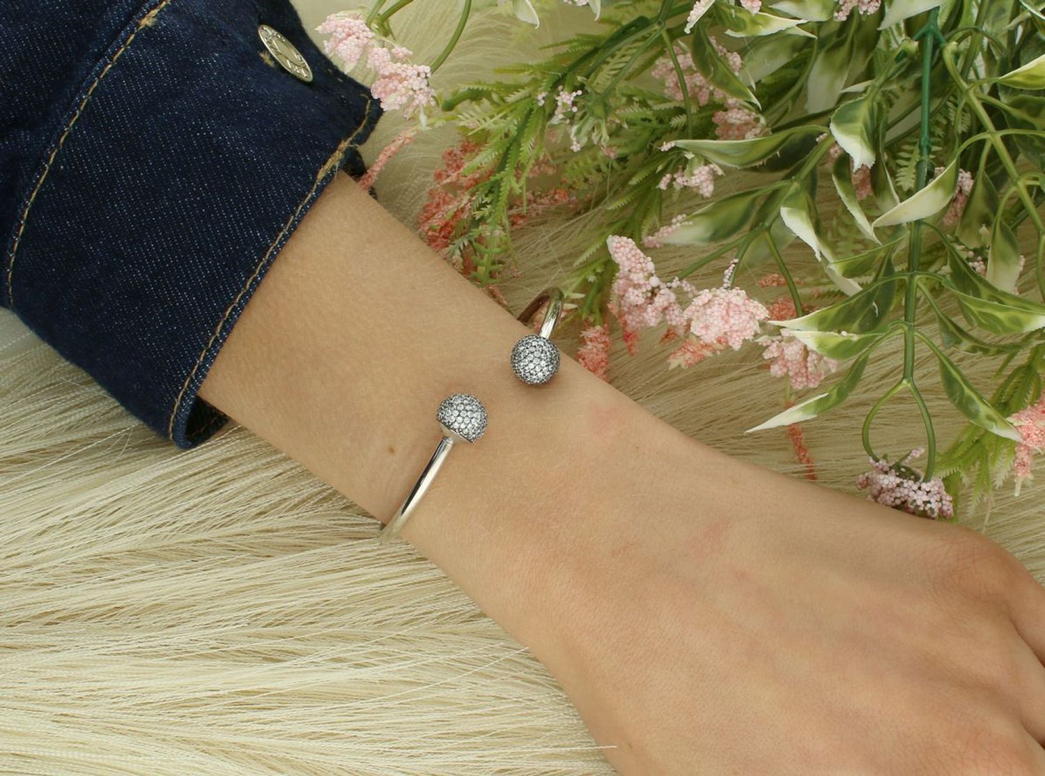 Sztywna bransoletka modułowa typu Pandora – baza na charmsy Moments. Elegancka, sztywna bransoletka modułowa typu Pandora z kulkami – idealna baza na charmsy Moments. Wykonana z dbałością 1.jpg