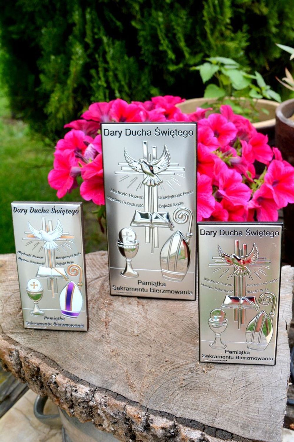 Srebrny obrazek symbolizujący Pamiątka Bierzmowania 67192Xdf.jpg