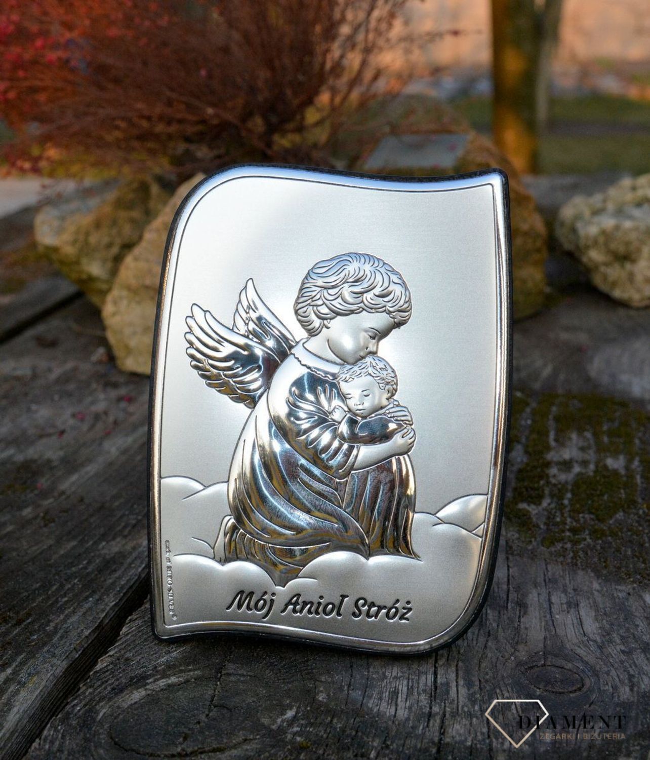 Obrazek srebrny z Aniołem Stróżem to piękna ozdoba dziecięcego pokoju. Pamiątka jest symbolicznym przedstawieniem opieki roztoczonej nad malcem przez Bożą Opatrzność..jpg