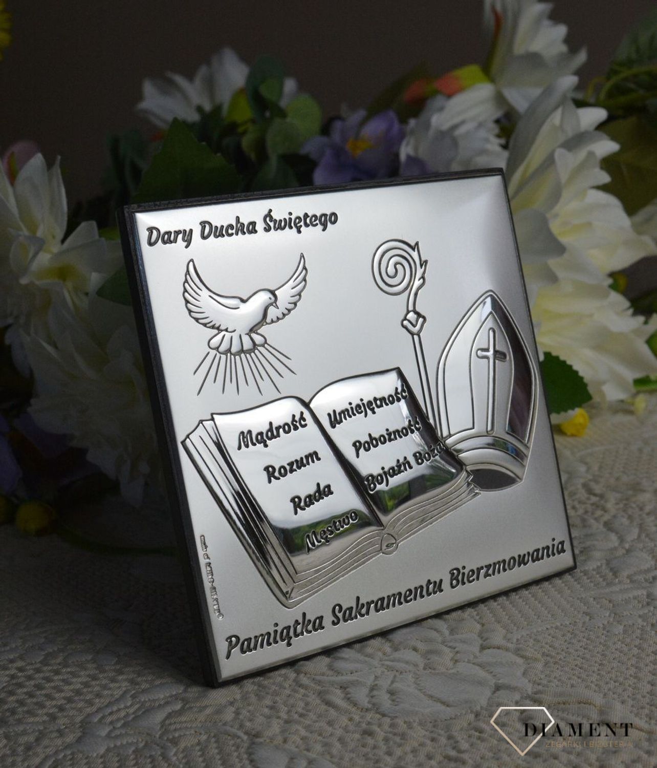 srebrny symbolizujący Sakrament Bierzmowania w formie prostokąta z grawerem. Bierzmowanie to jeden z trzech sakramentów wtajemniczenia chrześcijańskiego w Kościele katolickim.jpg