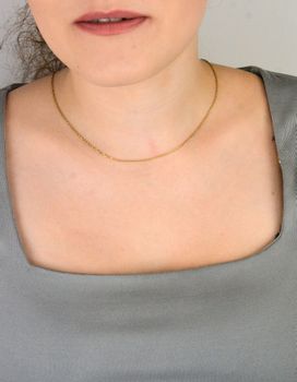 Łańcuszek damski srebrny pozłacany 676731 ze splotem ankier. Próba 925, długość 42 cm, waga 2,00 g. Klasyczna i elegancka biżuteria z zapięciem na karabińczyk (3).JPG
