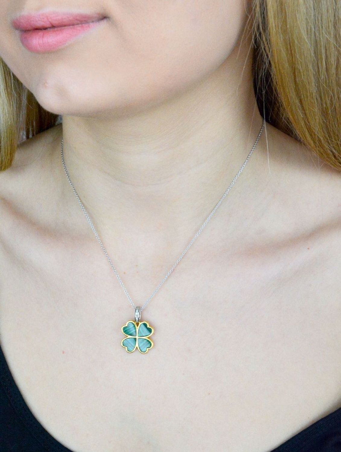 Srebrny naszyjnik Ti Sento Milano Koniczynka pokryte złotem 6821y i subtelny naszyjnik ze srebra zdobiony zawieszką w kształcie koniczynki. Naszyjnik został wykonany z najwyższej jakości sre (2).jpg