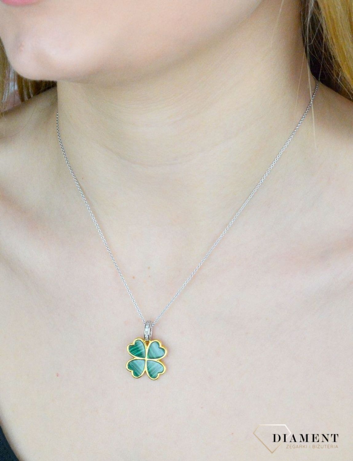 Srebrny naszyjnik Ti Sento Milano Koniczynka pokryte złotem 6821y i subtelny naszyjnik ze srebra zdobiony zawieszką w kształcie koniczynki. Naszyjnik został wykonany z najwyższej jakości sre (2).jpg