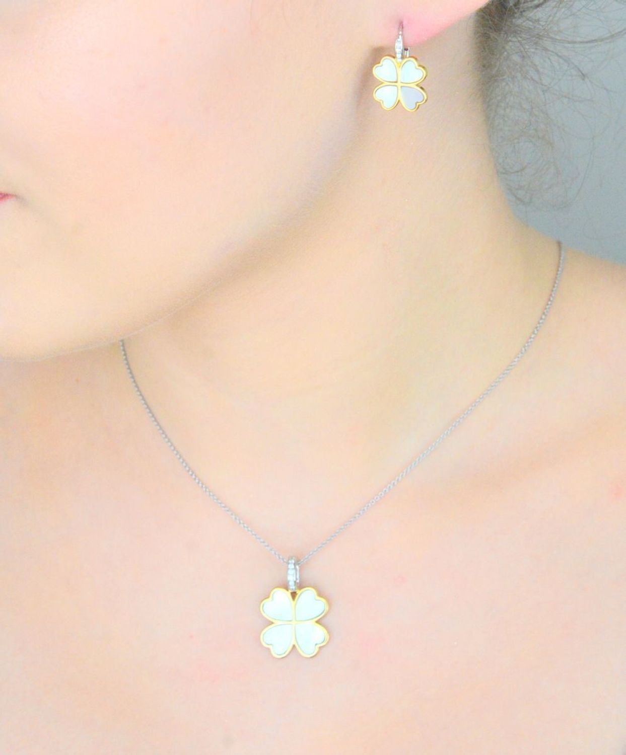 Naszyjnik srebrny koniczynka TI SENTO 6821MW  Naszyjnik 6821MW to elegancka biżuteria, która doskonale łączy subtelność z nowoczesnym stylem. 1.jpg