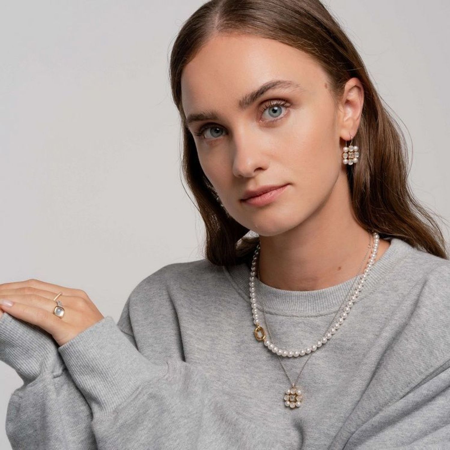 Srebrny naszyjnik TI SENTO z perłami i masą perłową 6827YP. Srebrny naszyjnik damski. Srebrny naszyjnik z perłami i masą perłową. Naszyjnik damski Ti Sento z masą perłową. Naszyjnik z pereł idealny na prezent dla kobiety (3).jpg