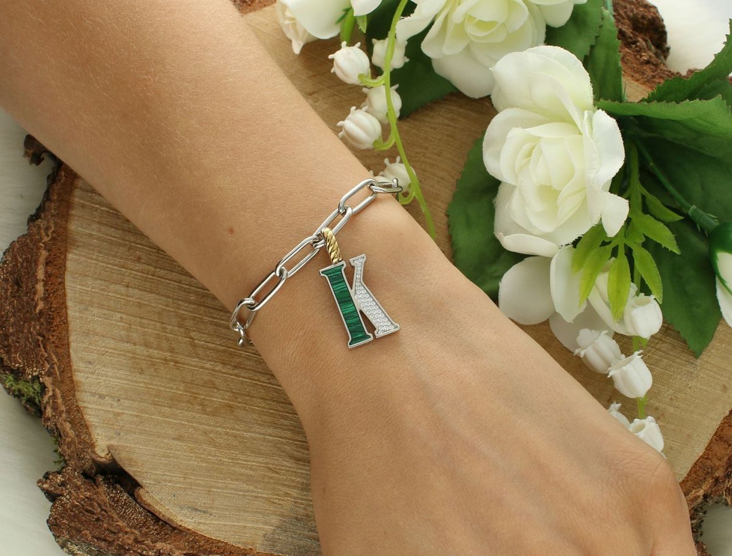 Naszyjnik srebrny damski z literą K TI SENTO zawieszka 6840MA_K Zawieszka w kształcie litery K 6840MA_K Wyjątkowa biżuteria marki TI SENTO, to luksusowe dodatki, które uszczęśliwią każdą kobietę. Naszyjnik z Twoim inicjałem..jpg