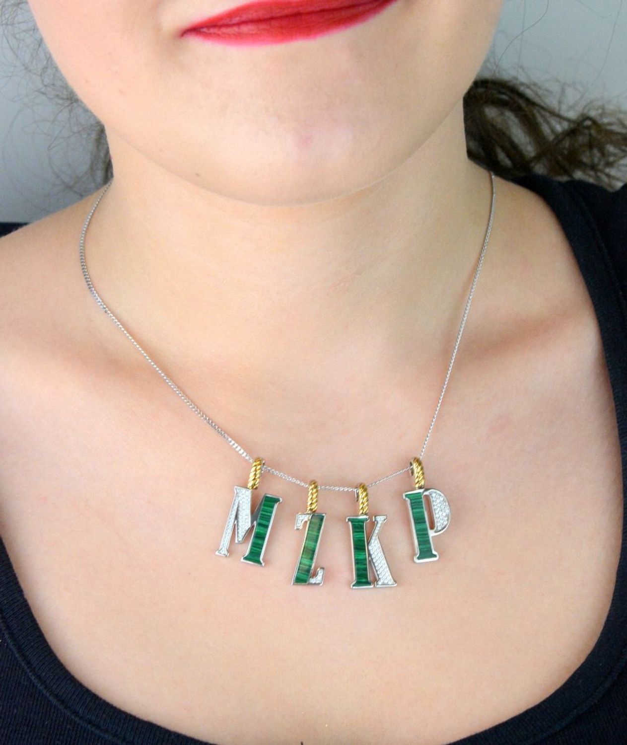 Naszyjnik srebrny damski z literą M TI SENTO zawieszka 6840MA_M.  Wyjątkowa biżuteria marki TI SENTO, to luksusowe dodatki, które uszczęśliwią każdą kobietę. Naszyjnik z Twoim inicjałem..jpg