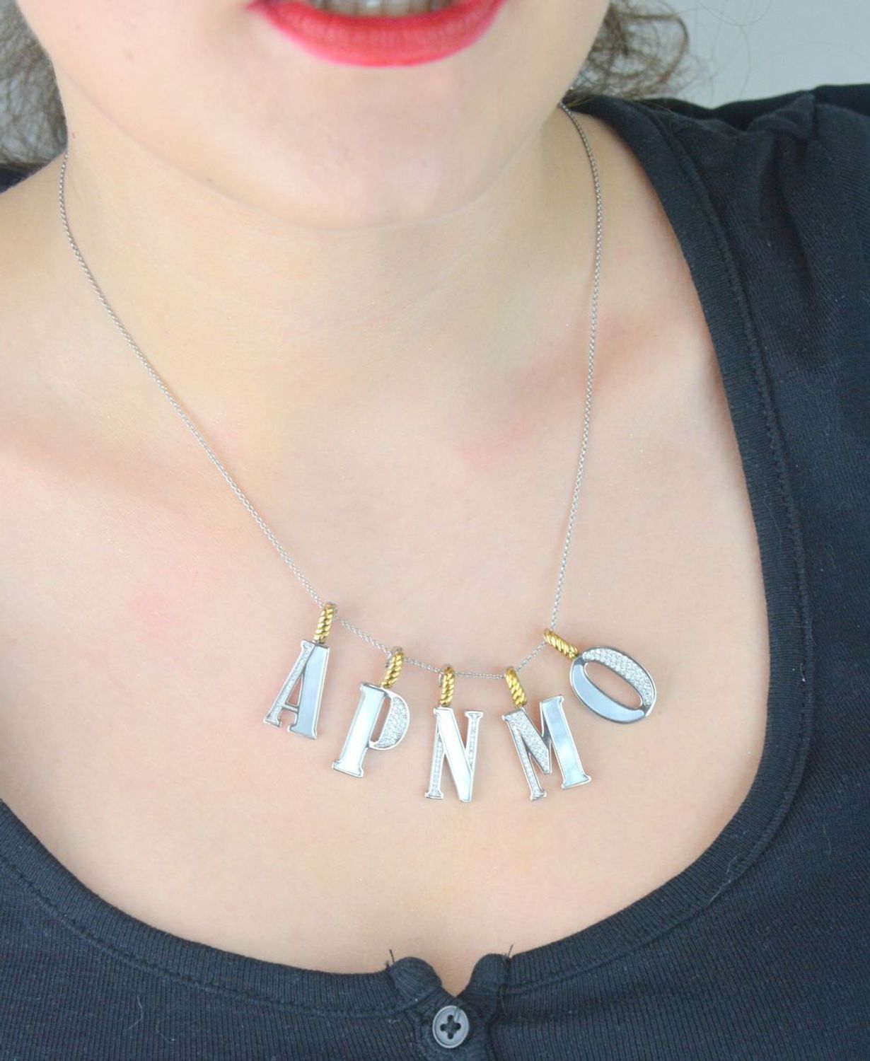 Naszyjnik srebrny damski z literą N TI SENTO zawieszka 6840MW_N Wyjątkowa biżuteria marki TI SENTO, to luksusowe dodatki, które uszczęśliwią każdą kobietę. Naszyjnik z Twoim inicjałem..jpg