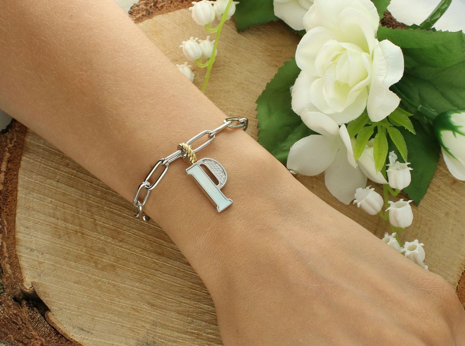 Naszyjnik srebrny damski z literą P TI SENTO zawieszka 6840MW_P  Zawieszka w kształcie litery P  Wyjątkowa biżuteria marki TI SENTO, to luksusowe dodatki, które uszczęśliwią każdą kobietę. Naszyjnik z Twoim inicjałem..jpg