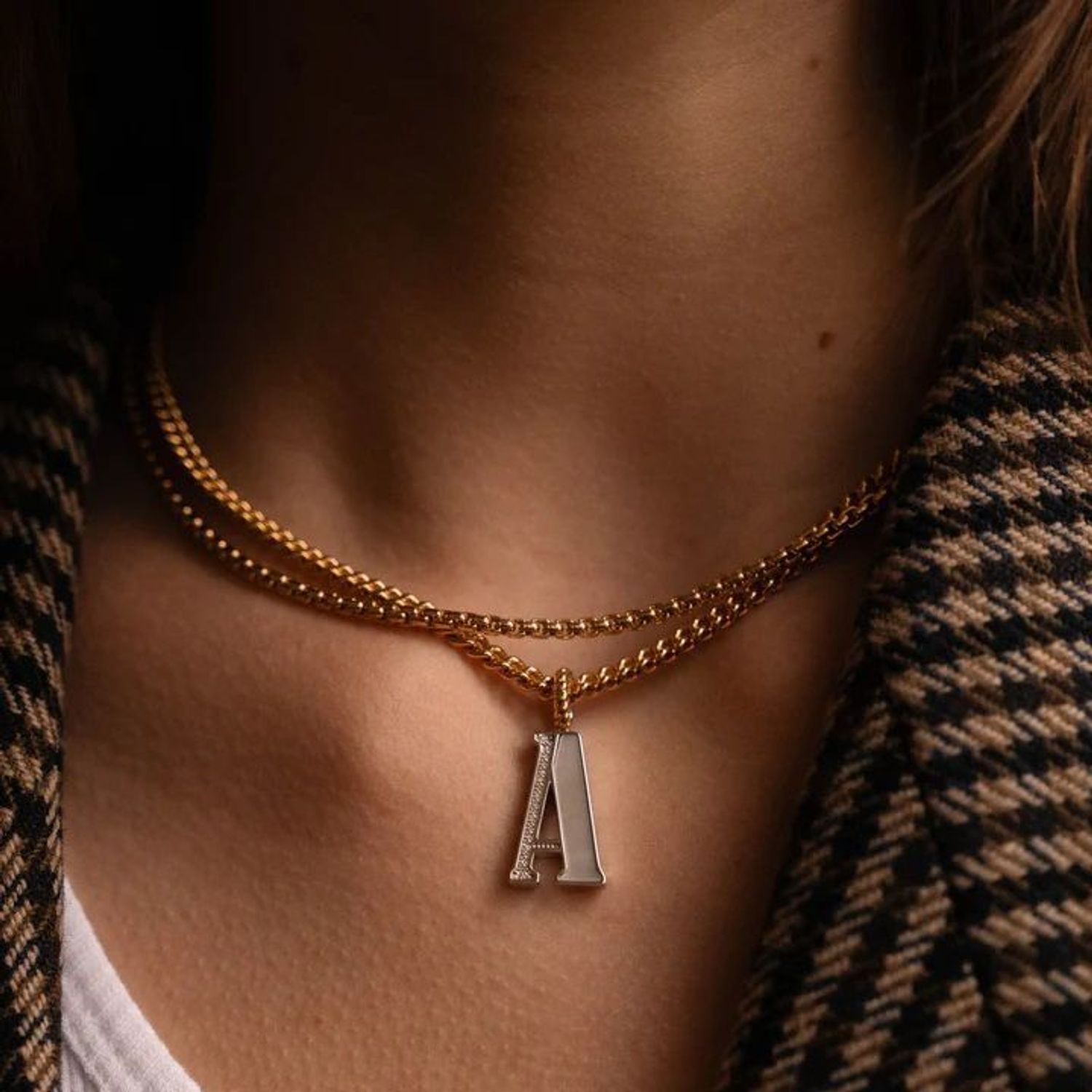 Naszyjnik srebrny damski z literą K TI SENTO zawieszka 6840ZY_K  Zawieszka w kształcie litery K 6840ZY_K Wyjątkowa biżuteria marki TI SENTO, to luksusowe dodatki, które uszczęśliwią każdą kobietę. Naszyjnik z Twoim inicjałem..jpg