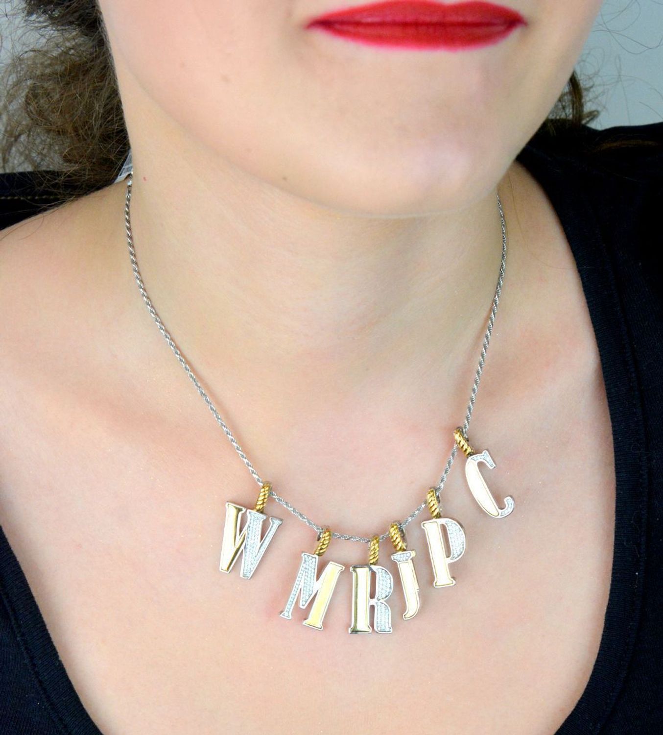 Naszyjnik srebrny damski z literą P TI SENTO zawieszka 6840ZY_P (1).jpg