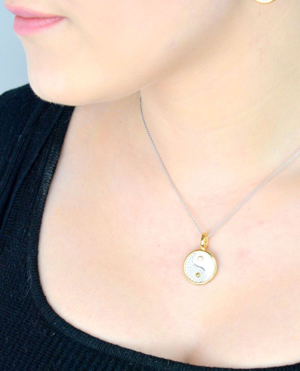 Naszyjnik srebrny TI SENTO 6843MW Naszyjnik 6843MW to elegancka i subtelna biżuteria, która doda blasku każdej stylizacji. Jego ponadczasowy design łączy klasykę 1.jpg