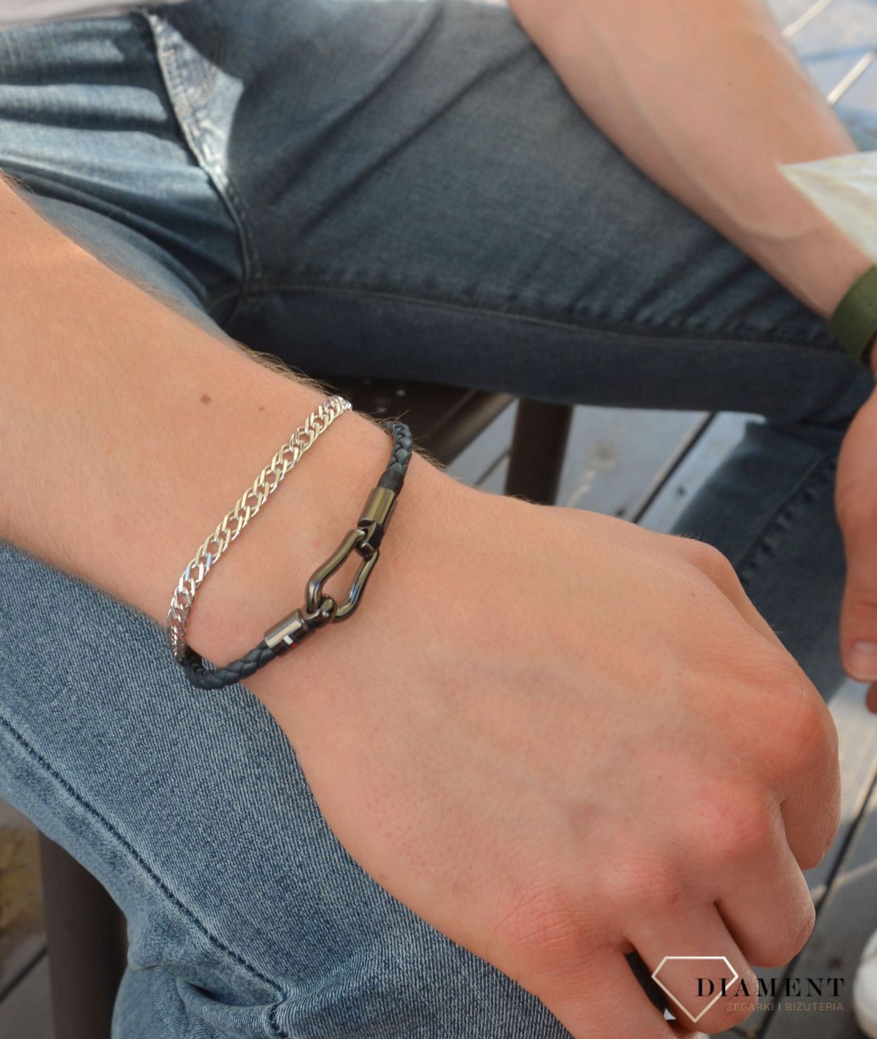 Srebrna rodowana bransoletka o splocie mona lisa. Srebrna bransoletka została wykonana z wysokiej jakości srebra próby 925. Idealny pomysł na prezent dla mężczyzny. ,.jpg