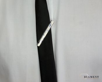 Spinka do krawatu srebra z ozdobnym wzorem 685184. Elegancka spinka do krawata wykonanych ze srebra 925. Idealny prezent dla mężczyzny. Zapakowana w oryginalne pudełko. Darmowa wysyłka (5).JPG