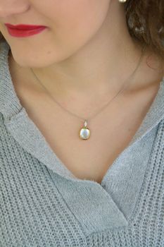 Zawieszka damska TI SENTO – srebro rodowane 925, częściowo złocone 18K i zdobione cyrkoniami. Elegancka, efektowna i hipoalergiczna, idealna solo lub w zestawie z innymi produktami TI SENTO (4).JPG