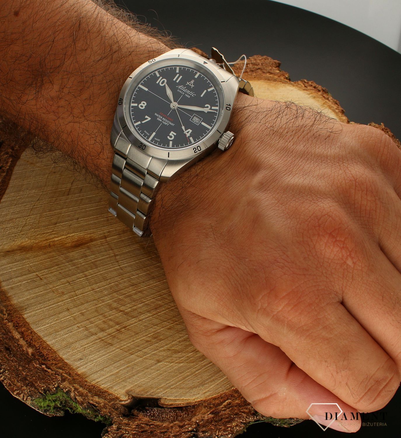 Męski zegarek Atlantic Classic 70356.41.55 wyposażony jest w kwarcowy mechanizm, zasilany za pomocą baterii. Posiada bardzo wysoką dokładność mierzenia czasu +- 10 sekund w przeciągu 30 dni..webp